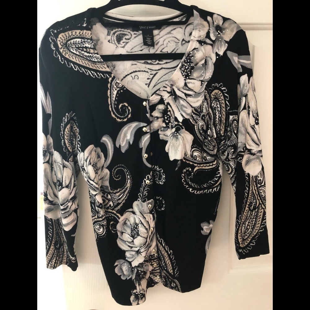 Black house white market sweater